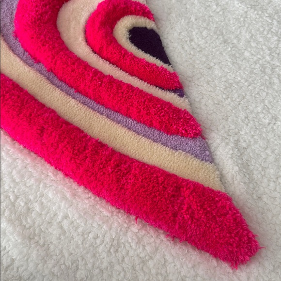 HEART SHAPED MIRROR RUG - Picture 5 of 7